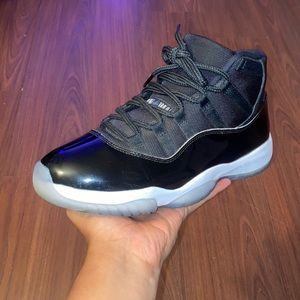 Jordan 11‘s Retro space jams (2016)